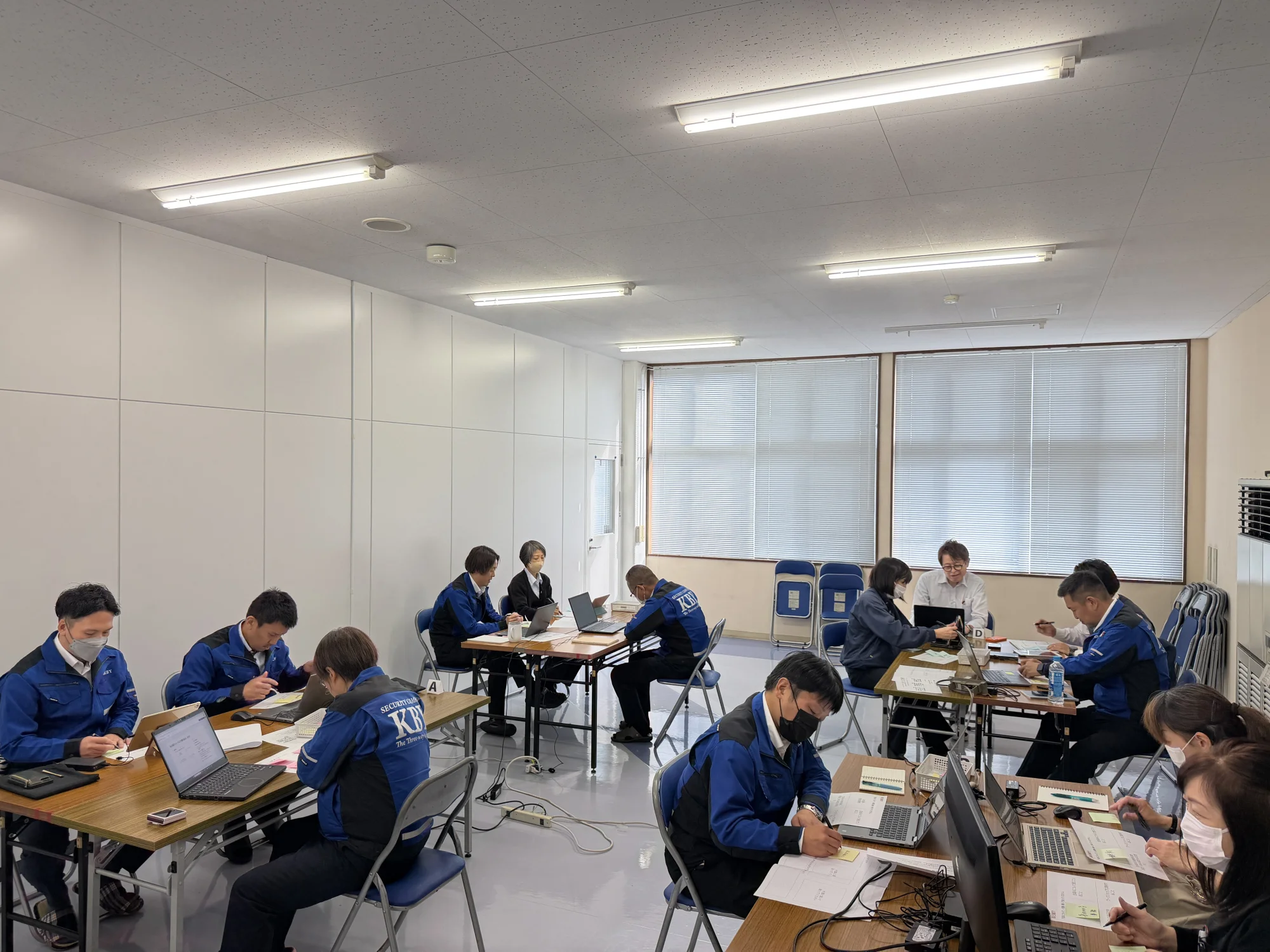 「AIは難しそう」から「明日から使ってみたい」へ。チラシも報告書も、AIで