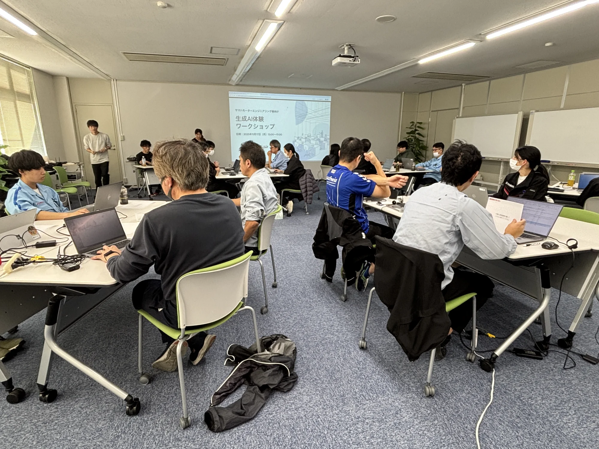 業務報告書の時短、CADデータの解析など、AI活用が「検索する」から「相談する」へ