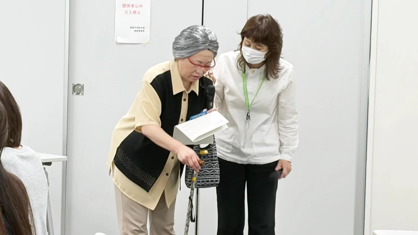 銀行窓口に、83歳の“つる子さん”が来店したら——寸劇と作戦会議で考える「気づく・声かけ・つなぐ」ワークショップ